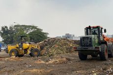 Sampah Menggunung di Pasar Induk Kramatjati, Pedagang: Bau dan Bikin Macet!