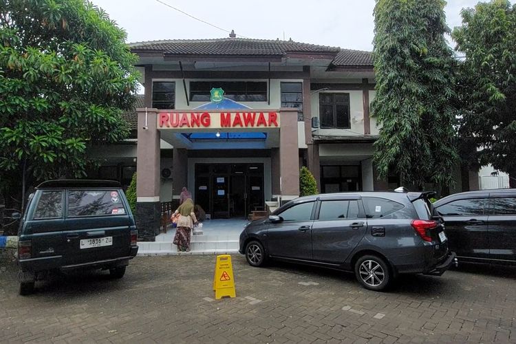 Suasana di depan ruang mawar RSUD Dr. H. Moh. Anwar Sumenep yang khusus merawat pasien anak-anak, Senin (20/1/2025)