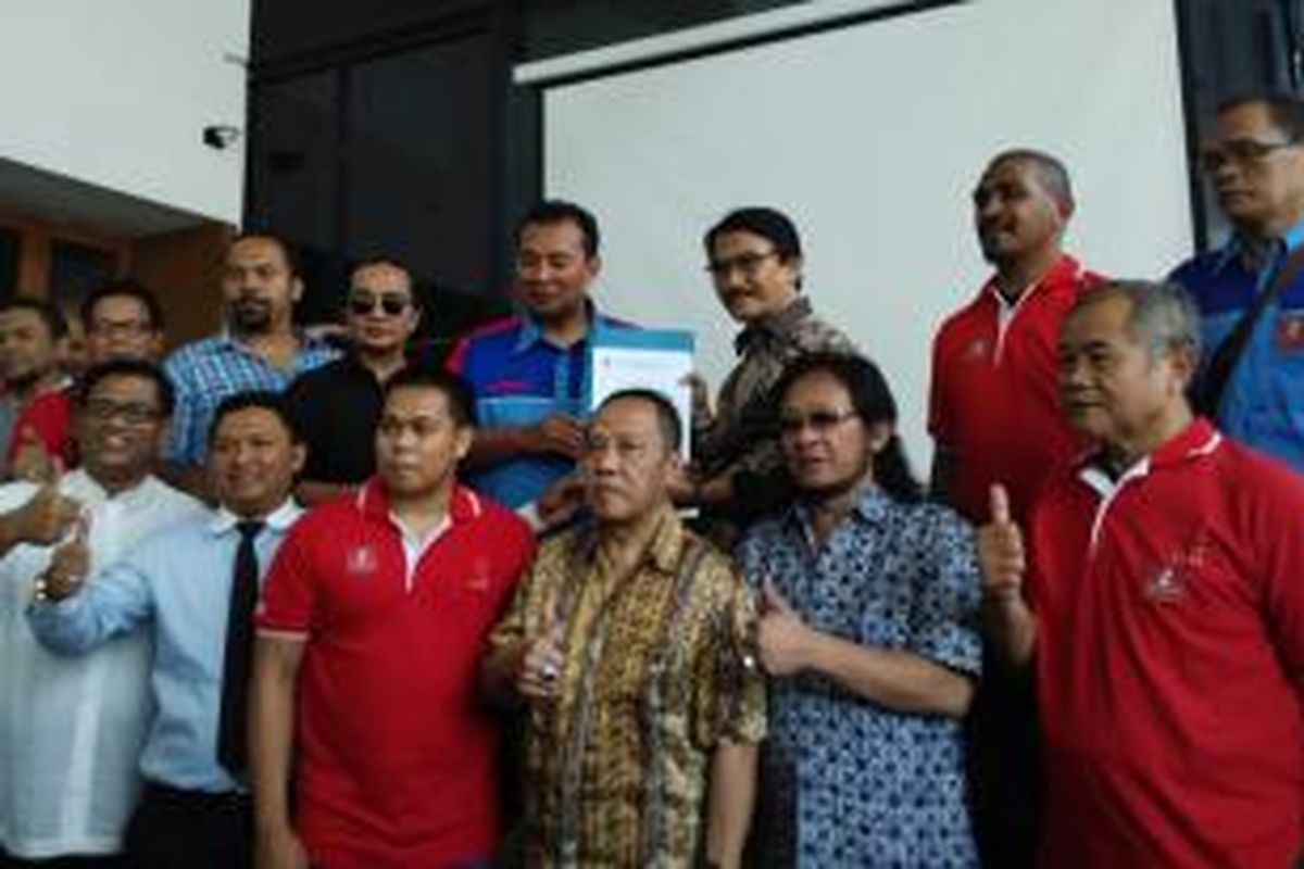 Ikatan Atlet Nasional Indonesia (IANI) yang dipimpin Icuk Sugiarto mendaulat Adhyaksa Dault pada Jumat (9/10/2015) ini sebagai salah satu calon Gubernur DKI Jakarta dalam pemilihan tahun 2017 nanti