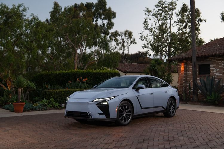 Kenalan dengan Sedan Listrik Pertama dari Lexus