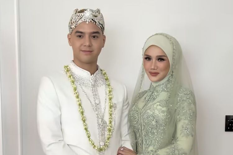 Mulan Jameela Berkebaya Mint di Akad Nikah Al Ghazali dan Alyssa Daguise