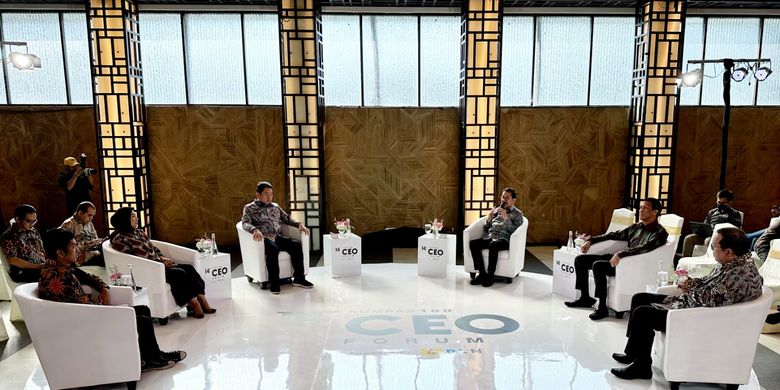 Diskusi panel CEO Insight bagian dari Kompas 100 CEO Forum bertemakan Menjawab Tantangan melalui Pengembangan Bisnis Keberlanjutan, Senin (23/10/2023) di Jakarta.