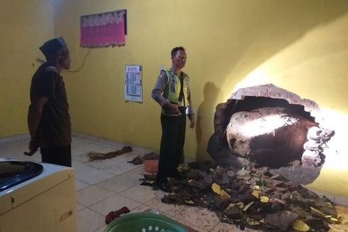 Longsor di Ngawi, Satu Rumah Warga Tertimpa Batu Besar