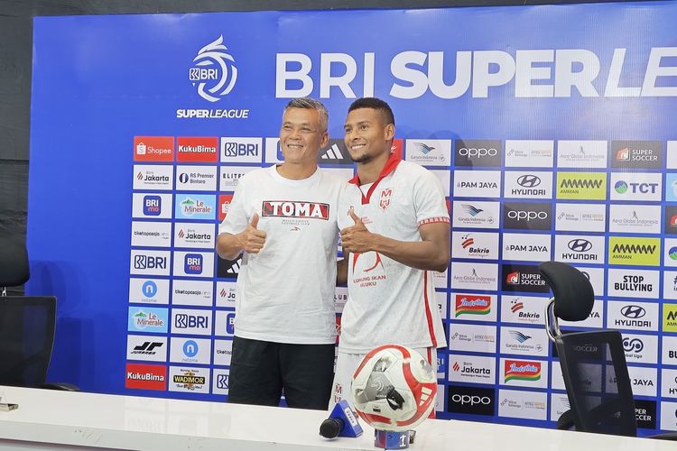 Pelatih Malut United, Hendri Susilo, bersama dengan Wbeymar Angulo