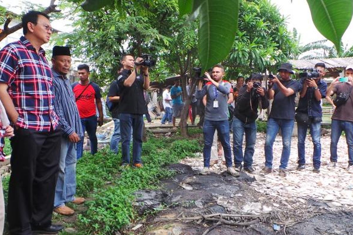 Calon gubernur nomor pemilihan dua DKI Jakarta Basuki Tjahaja Purnama atau Ahok saat blusukan di Jatinegara, Jakarta Timur, Senin (6/2/2017).