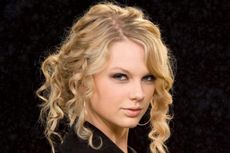 Taylor Swift Luncurkan Parfum Beraroma Klasik