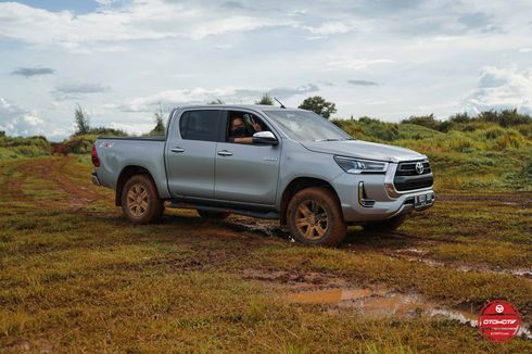 Ajak Toyota Hilux ke Medan Off Road, Selamat berkat Locker Belakang