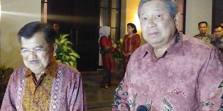 Wakil Presiden Jusuf Kalla menemui Ketua Umum Partai Demokrat Susilo Bambang Yudhoyono. Pertemuan berlangsung di kediaman SBY di Kuningan, Jakarta, Senin (25/6/2018) malam.