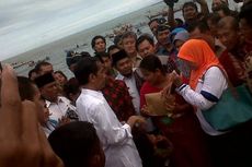 Di Bengkulu, Jokowi Bagi-bagi Duit ke Penjual Ikan dan Tukang Pangsit