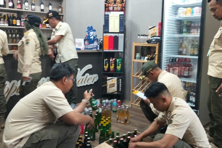 Ramai Penolakan Toko Miras di Malang, Satpol PP Sidak dan Amankan Puluhan Minol Tak Berizin
