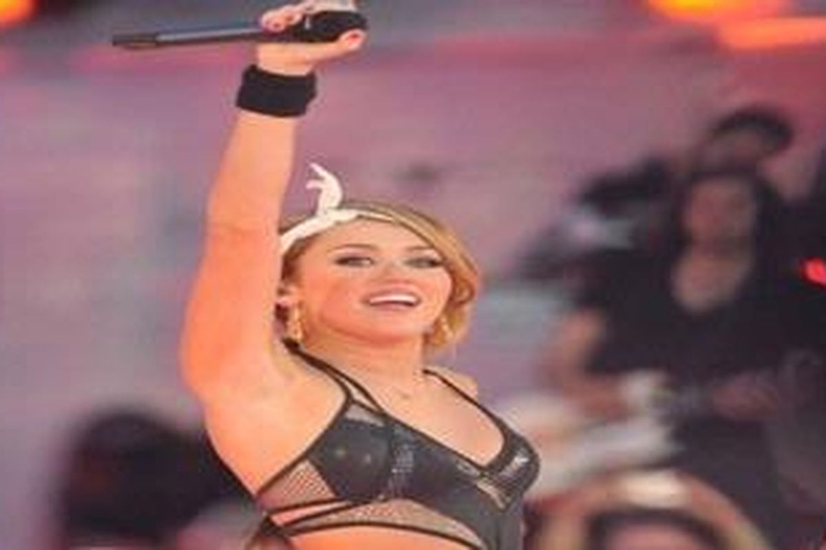 Miley Cyrus performs at the 2010 MuchMusic Video Awards on June 20, 2010 in Toronto, Canada.