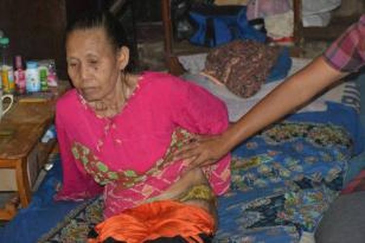 Nenek Hatiah tak miliki biaya untuk berobat di rumah sakit akibat kanker yang ia derita