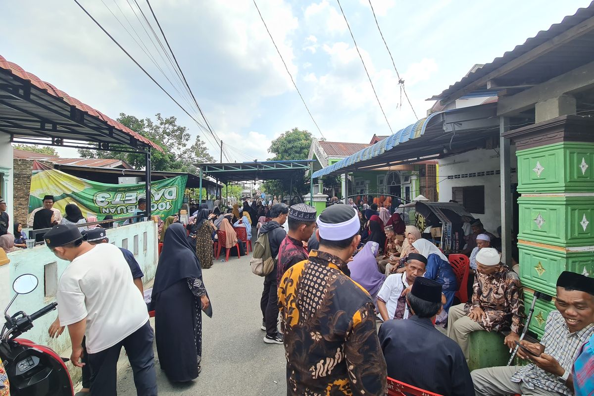 Suasana duka menyelimuti kediaman Asrah (80) di Jalan Satria, Gang Arjuna, Desa Mekar Sari, Kecamatan Delitua, Kabupaten Deli Serdang, Sumatera Utara pada Kamis (22/1/2026). 