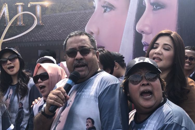 Rano Karno dalam gelaran acara Ngarak Pamitan Si Doel di TMII, Jakarta Timur, Mingg (19/1/2020) 
