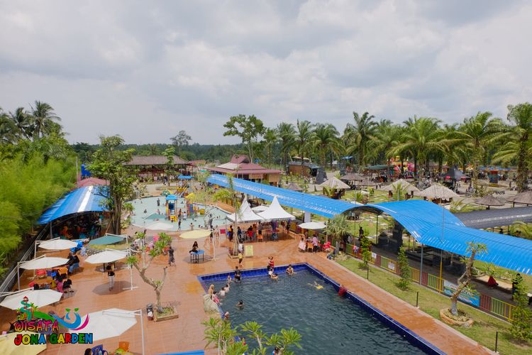Ilustrasi kolam renang di Wisata Jona Garden, Binjai, Sumatera Utara.