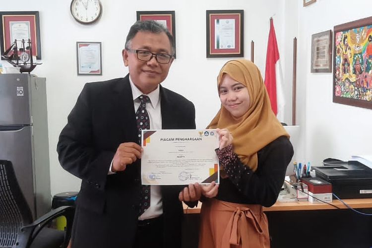 Riska, Anak Pahlawan Devisa Di Malaysia Berhasil Jadi Awardee Beasiswa Indonesia Maju