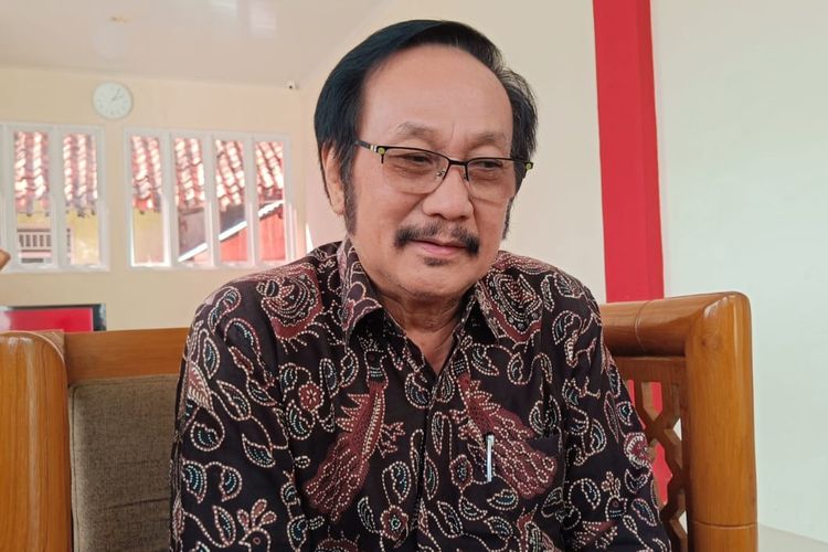 Ketua DPC PDI-P Banyumas dr Budhi Setiawan di Kantor DPC PDI-P Banyumas, Jawa Tengah, Senin (6/5/2024).