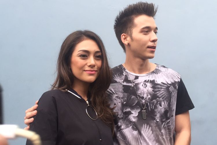 Celine Evangelista dan Stefan William diabadikan di studio TransTV, Mampang, Jakarta Selatan, Selasa (14/2/2017)