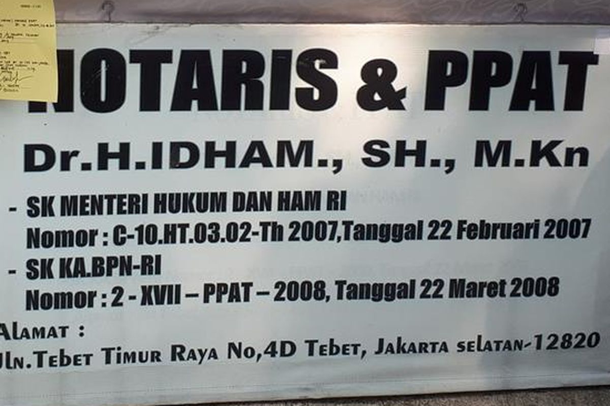 Sindikat penipu jual beli rumah mewah menggunakan nama notaris dr. H. Idham, S,H, M,Kn saat beraksi. Para tersangka memasang plang menggunakan nama Idham di kantor notaris palsu di Jalan Tebet Timur Raya, Jakarta Selatan.