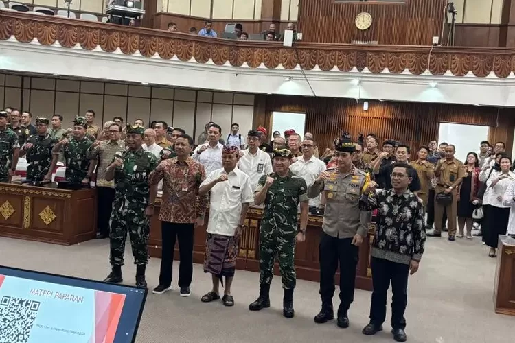 Gubernur Bali Wayan Koster sampaikan keputusan organisasi keagamaan terkait potensi Hari Raya Nyepi bersamaan malam takbiran, Denpasar, Senin 16/3/2026.  