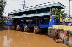 Pintu Air Karet Siaga 1, Warga Bantaran Sungai Diimbau Antisipasi Banjir