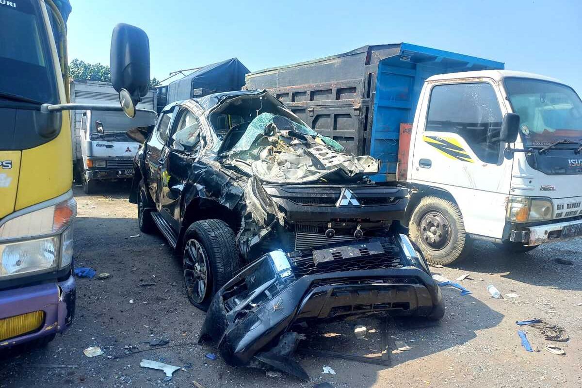 Kondisi Kendaraan milik Bea Cukai yang mengalami kecelakaan di jalan Tol Jombang, setelah dievakuasi ke Satlantas Polres Jombang, Jawa Timur, Selasa (23/7/2024).