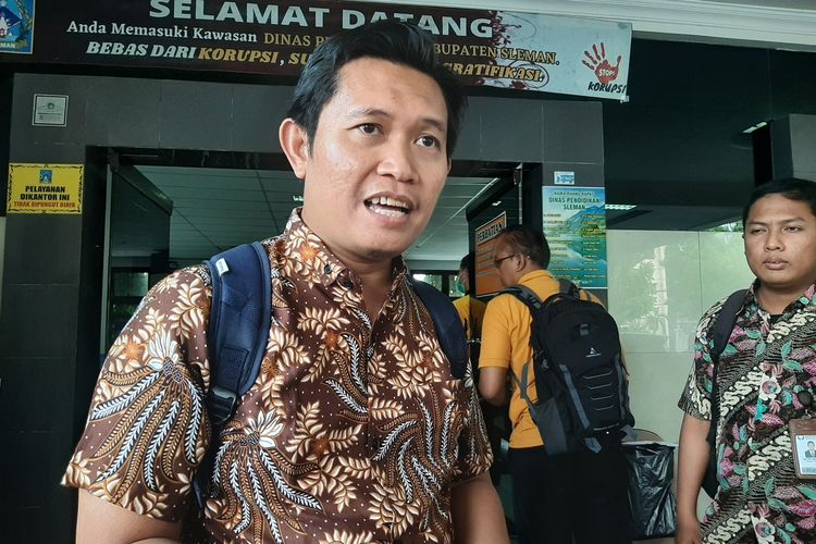 Asisten Ombudsman RI perwakilan DI Yogyakarta (DIY) Muhammad Rifki saat menemui wartawan usai meminta klarifikasi Dinas Pendidikan Kabupaten Sleman.
