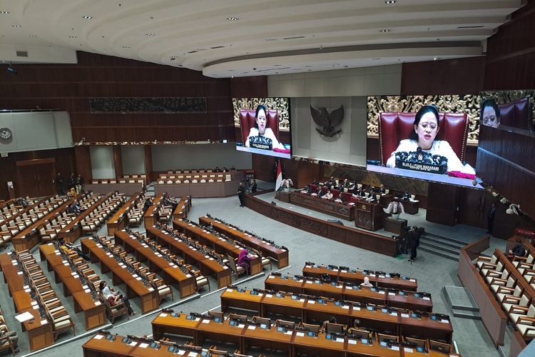 Rapat paripurna masa penutupan sidang DPR di Gedung DPR, Senayan, Jakarta, Kamis (4/4/2024). 