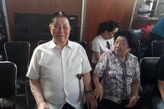 Saat Tinjau TPS di Surabaya, Risma Kaget Ada Pemilih Berusia 94 Tahun