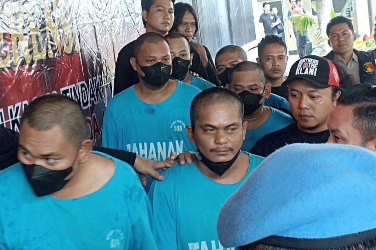 Delapan debt collector ditangkap polisi karena melakukan penarikan secara paksa ke Warga Semarang, Jawa Tengah. 