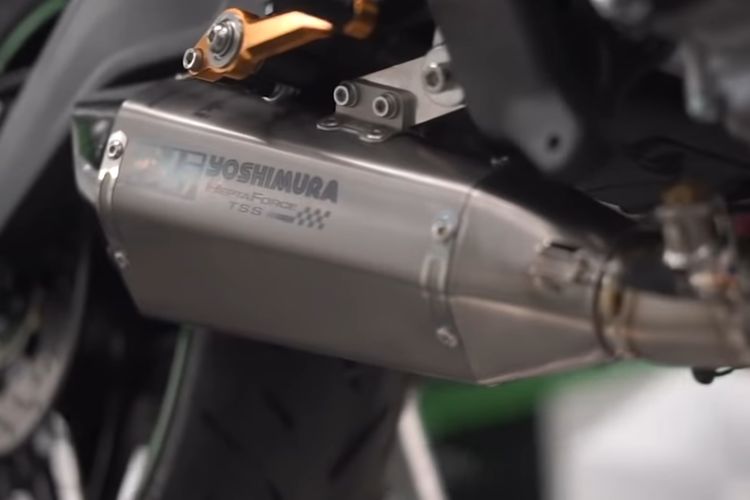 Knalpot racing Yoshimura tipe Hepta Force TSS untuk Kawasaki Ninja ZX-25R