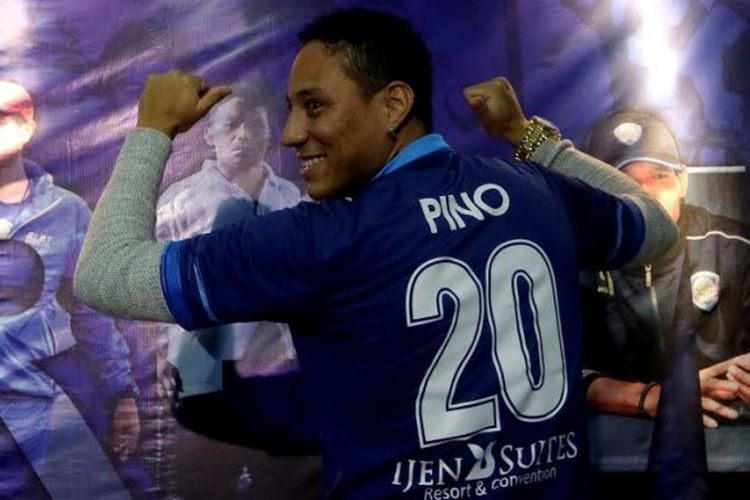 Penyerang asal Kolombia, Juan Pablo Pino, saat diperkenalkan sebagai marquee player Arema FC, Senin (17/4/2017).