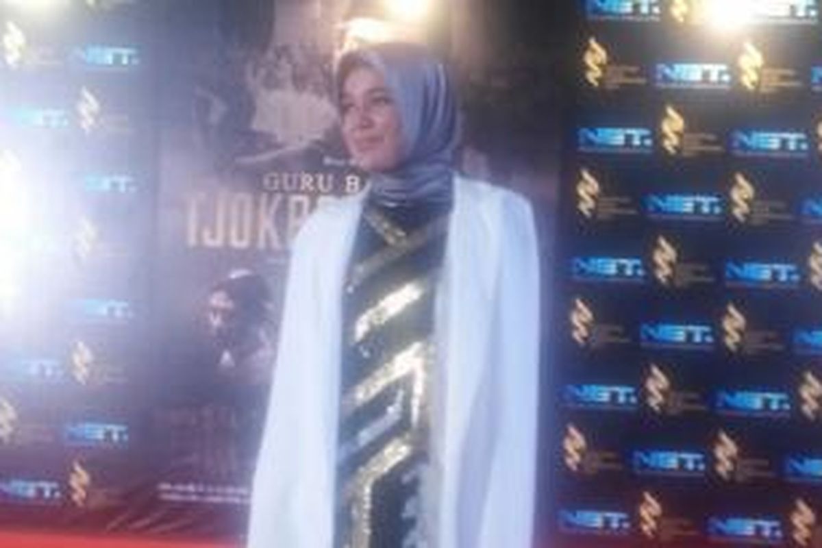 Dewi Sandra di karpet merah malam puncak Festival Film Indonesia 2015 di ICE BSD City, Tangerang, Banten, Senin (23/11/2015) malam.