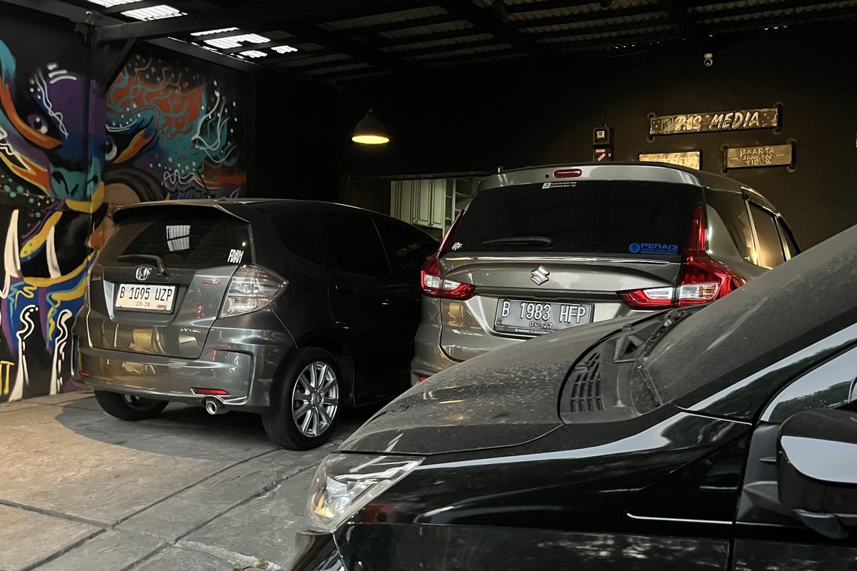 Mobil bekas di showroom Rama Dagang Mobil