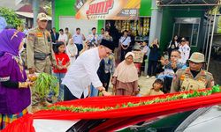 Permudah Pelayanan Masyarakat, Bupati Kotabaru Serahkan Mobil Operasional untuk 22 Kades di Kepulauan