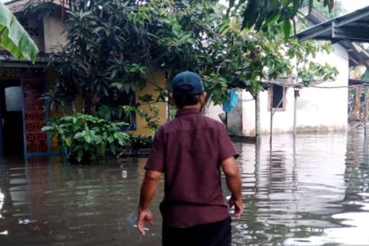 Kondisi salah satu perumahan warga di Belitung yang terendam banjir, Senin (13/11/2023) 