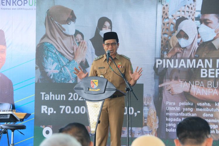 Bupati Bandung Dadang Supriatna saat memberikan sambutan Gedung PLUT di Soreang Kabupaten Bandung Jawa Barat pada Selasa (24/10/2023)