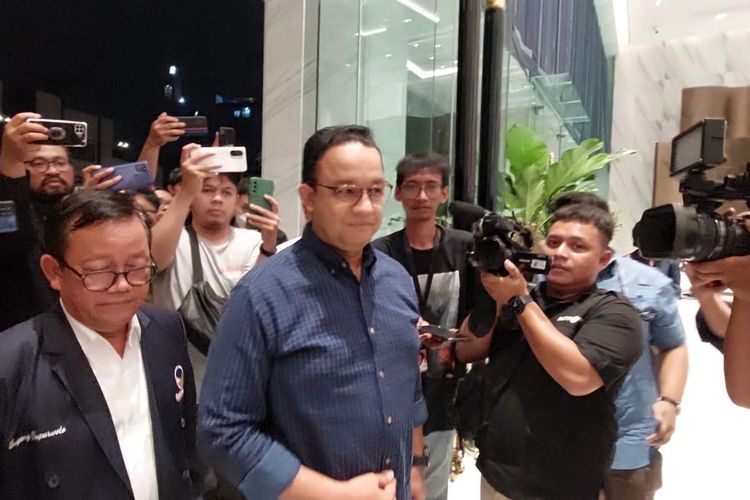 Mantan Gubernur DKI Jakarta Anies Baswedan menemui Ketua Umum Partai Nasdem Surya Paloh di Nasdem Tower, Menteng, Jakarta, Rabu (17/5/2023). 