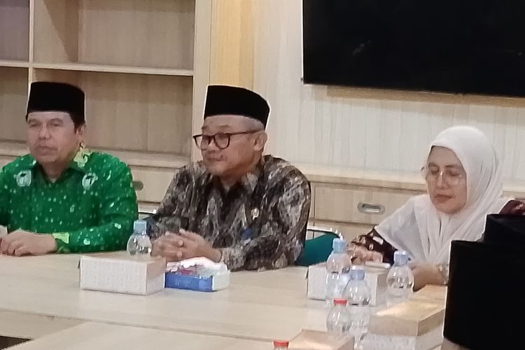 Mendikdasmen Abdul Mu’ti Serap Aspirasi Guru Ma’arif di Kendal, Tegaskan WFH Tak Berlaku di Sekolah