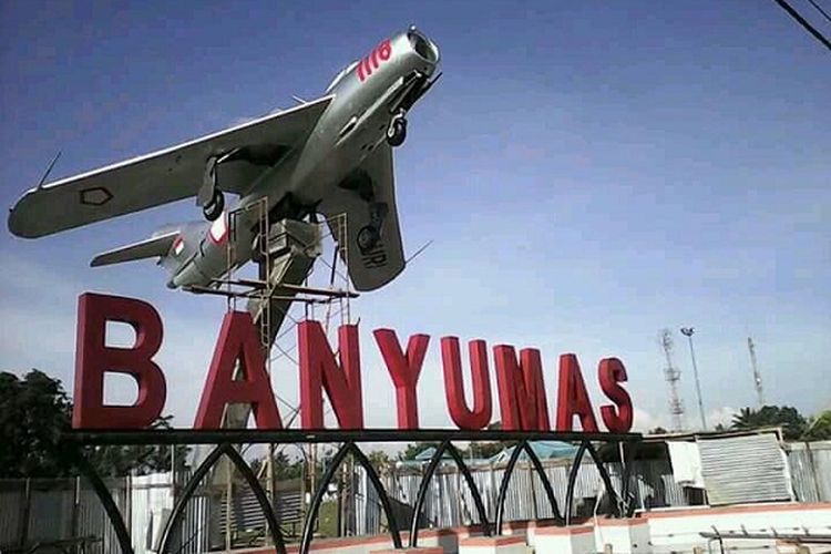 Pesawat MIG 17 buatan Rusia yang dipajang di Alun-Alun Banyumas, bisa jadi pilihan tempat wisata di Banyumas, Jawa Tengah.