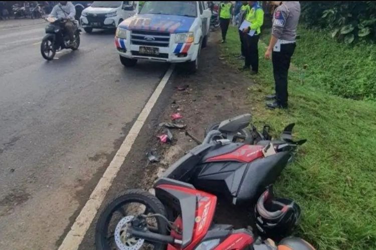Dok satlantas polres Purworejo: Kecelakaan beruntun terjadi di Purworejo Jawa Tengah. Satu orang dilarikan ke rumah sakit dan dua lainnya luka ringan. 
