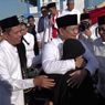 Prabowo Dipeluk Emak-emak Sambil Menangis Usai Shalat Idul Adha di Bandung Barat
