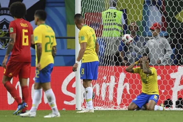 Neymar tampak kecewa seusai gagal memanfaatkan peluang dalam laga Brasil vs Belgia pada babak 8 besar atau perempat final Piala Dunia 2018 di Kazan Arena, 6 Juli 2018. 