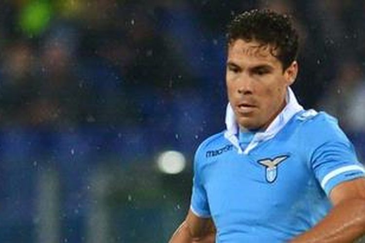 Gelandang Lazio asal Brasil, Hernanes.