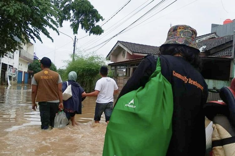 Ikatan Alumni Universitas Indonesia (ILUNI UI) membentuk tim Community Disaster Response (CoDRT) untuk tanggap darurat kebencanaan mengantisipasi banjir susulan pada musim hujan di awal tahun 2020.