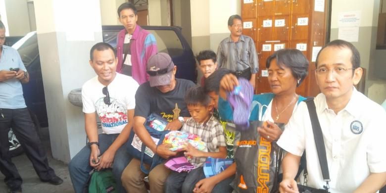 Keluarga Mary Jane Veloso saat berada di ruang tunggu lapas wirogunan