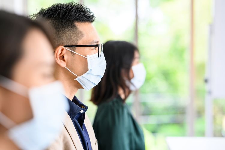 Ilustrasi new normal. Orang-orang mulai kembali bekerja di kantor. 