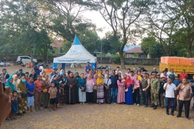Pengungsi dari 2 Desa Terdampak Gempa di Nagekeo Dipulangkan