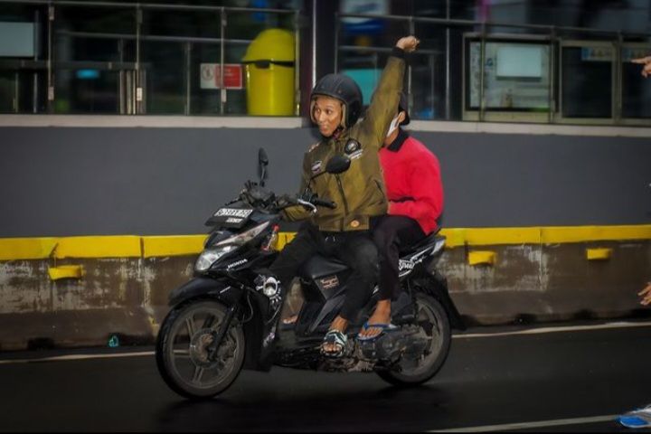 Polisi Kejar Pelaku Penjambretan di CFD Jakarta yang Tertangkap Kamera Fotografer
