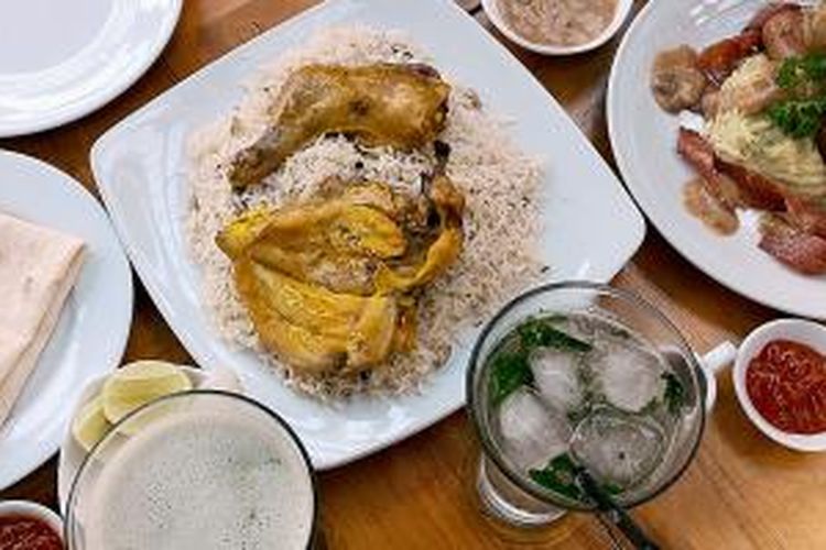 Sajian kuliner Timur Tengah dan Barat ala B'tur Resto & Cafe, Jalan Raya Puncak Km 85, Cisarua, Kabupaten Bogor. Restoran yang menyajikan berbagai kuliner khas Timur Tengah bisa dijumpai di kawasan Puncak.
